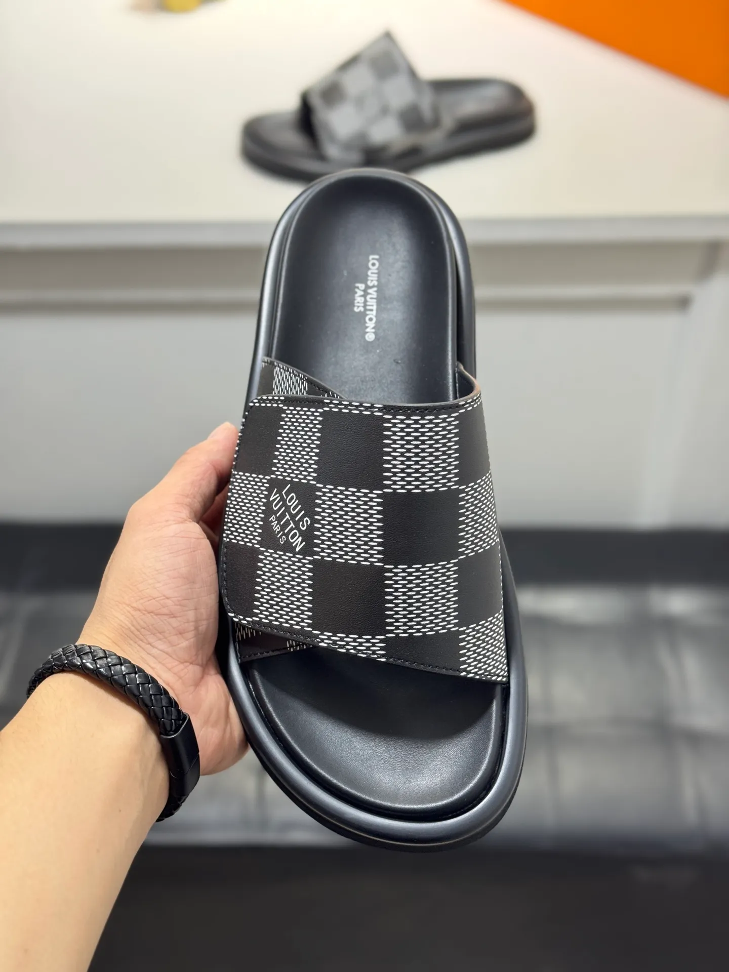 Men's Men's Shoes💰360 [New Style]🦇🦇Top Original [Louis Vuitton] Slippers for Couples👫Spring and Summer Style🎯🎯As an active family in the fashion industry ⭐ Lv takes bold innovation as its true nature ⚡Fabric and floral with hardware🔥Clean and neat ⚡Fashionable and elegant🌹Multiple colors available Size: 36-44 (45. Customized